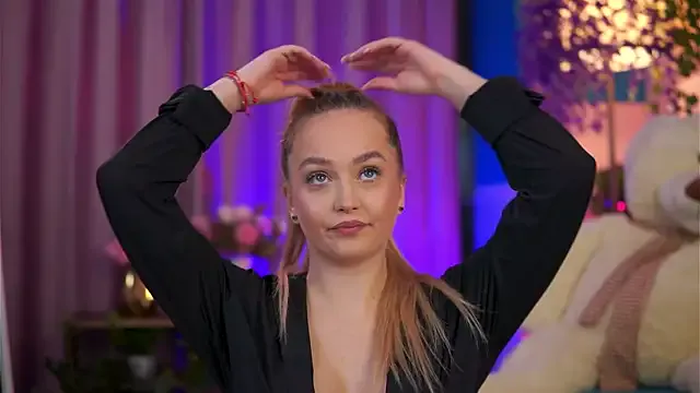 ElyssawetXX on StripChat