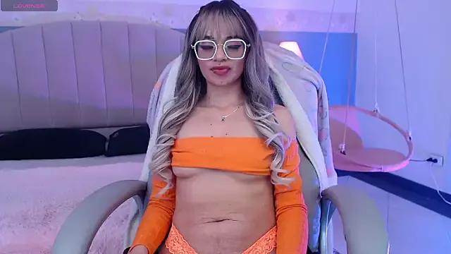 Emerald_gh on StripChat 