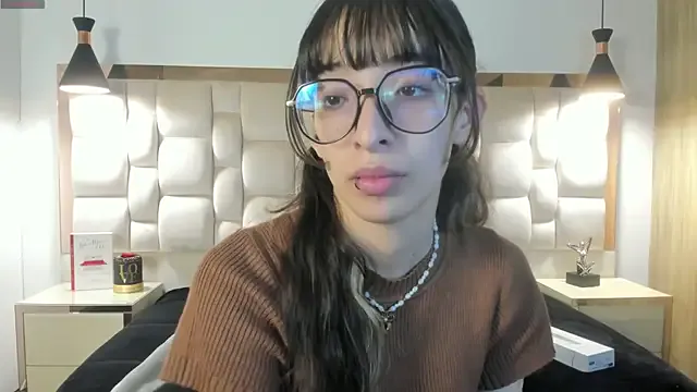 Emilia_Bons — Doggy with fingers without panties 