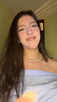 Emily-hottson — Three fingers in pussy 