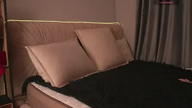 EmilySoftBaby — Flash tits