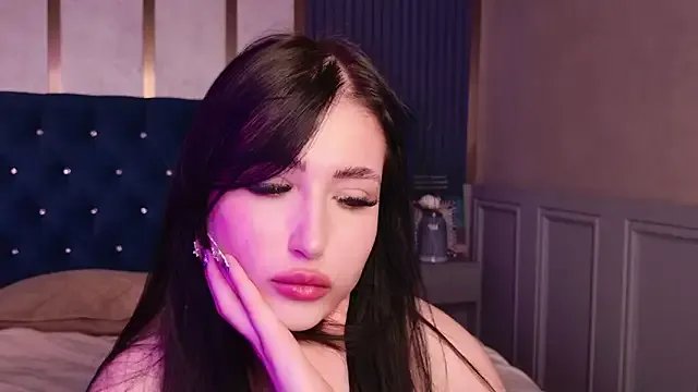 EmmaLawrens on StripChat 