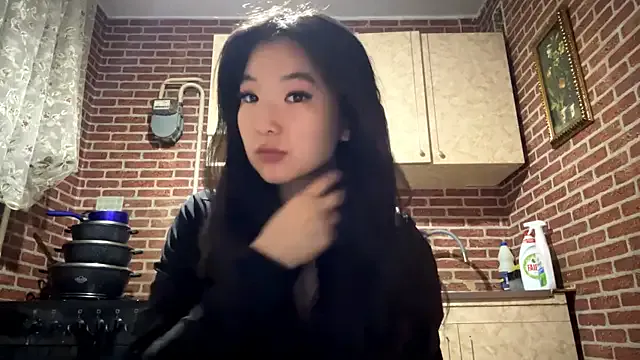 EmmaLeexth on StripChat