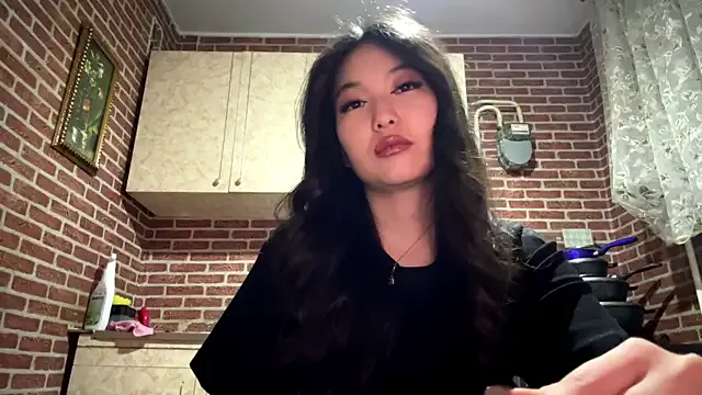 EmmaLeexth on StripChat