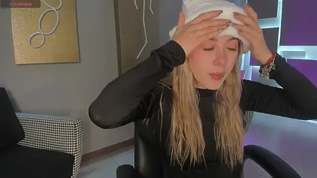 EveBensonX on StripChat