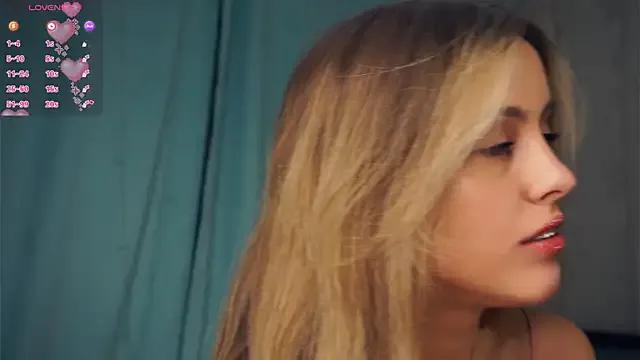 StripChat FannyHewson is Freechat FannyHewson — Show you my cute boobies