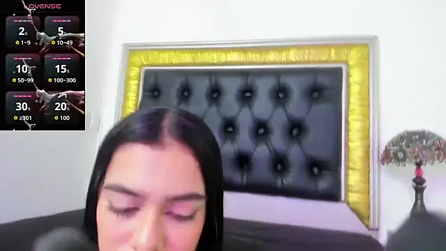 Foxy_Assh_ on StripChat