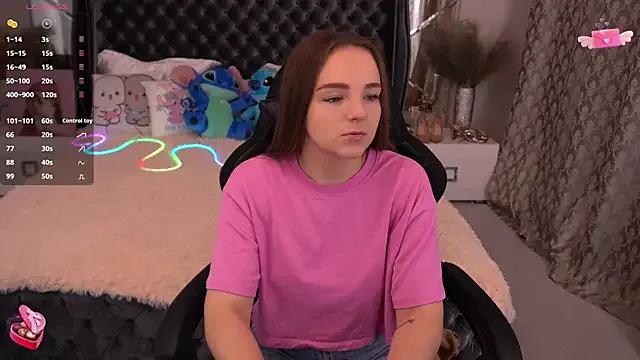 Freechat FoxyShy on StripChat