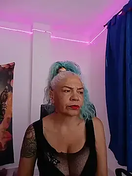 freyadevil333 — Mucama cums cleaning 