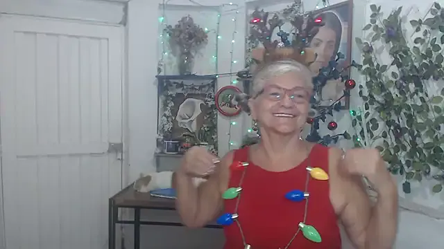 FunnyGrandma on StripChat