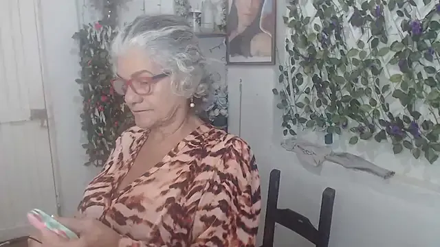 FunnyGrandma on StripChat