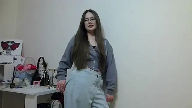 GloriaWalkerJr — Flash boobs naked close cam