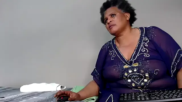 GrandBustyMelon on StripChat