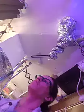 gurlnips on StripChat