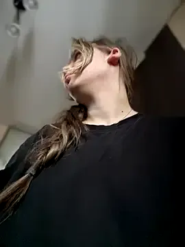Holly_Molii on StripChat
