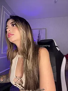 HoneyMollyX on StripChat