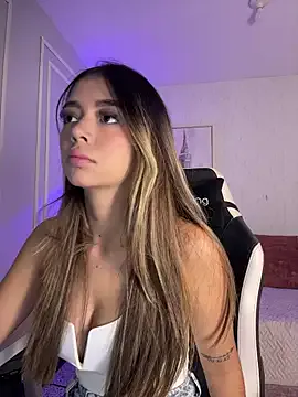 HoneyMollyX on StripChat