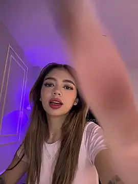 HoneyMollyX on StripChat