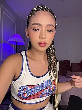 HoneyMollyX on StripChat