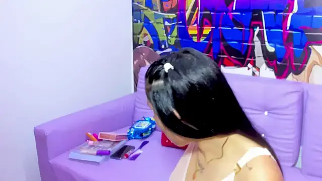 hot-threesome on StripChat