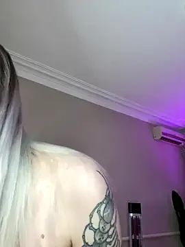 HugeBoobsAlice on StripChat