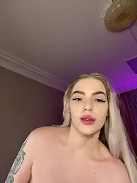 HugeBoobsAlice on StripChat