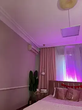 HugeBoobsAlice on StripChat