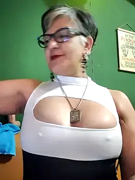 ilonna2025 on StripChat