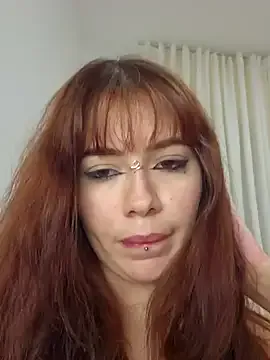 ingridequinti — tirar blusa + dedar pussy