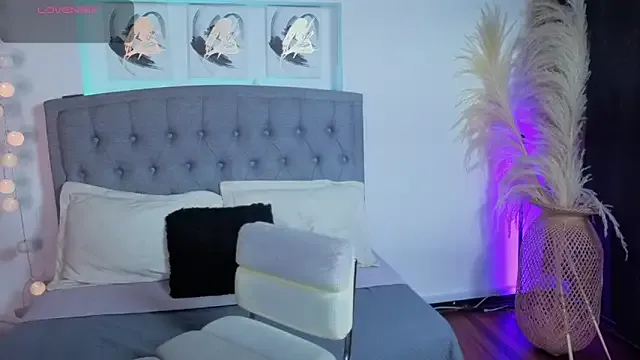 Isabella_lt on StripChat