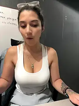 Isabella_Varella on StripChat