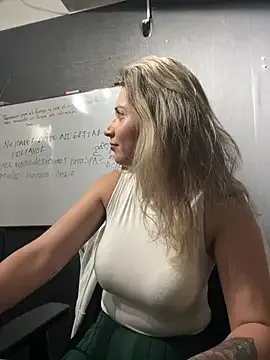 Isabella_Varella on StripChat