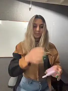 Isabella_Varella on StripChat