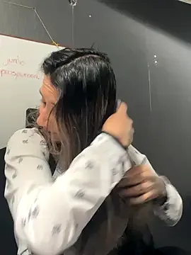 Isabella_Varella on StripChat