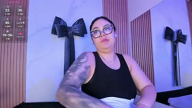 juicy_led_ on StripChat