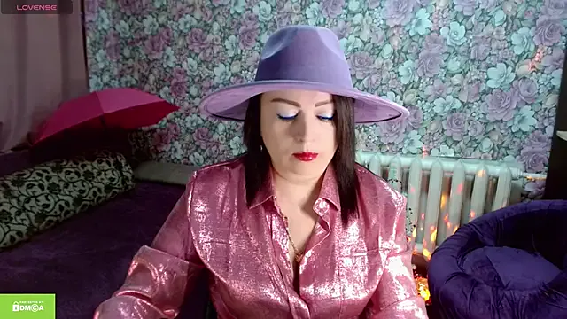 Julia-ru on StripChat