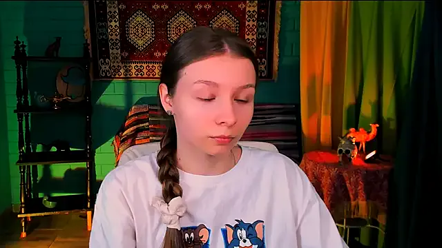 JulieDaniel on StripChat