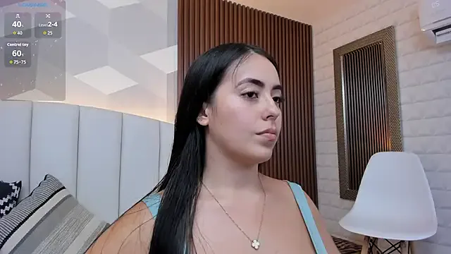 Julietasantos__ on StripChat