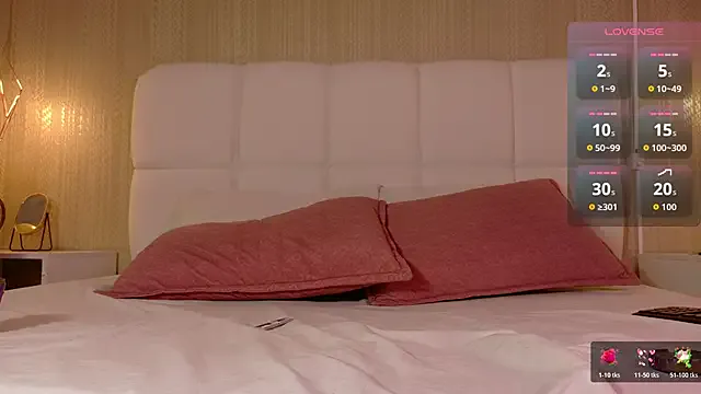 juliie_star — finger her pussy + lick her clit