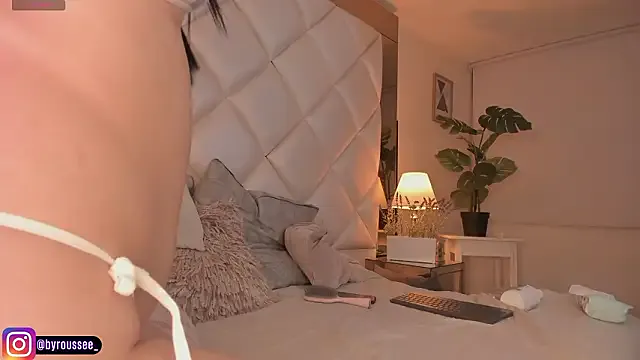 KimRoussee on StripChat