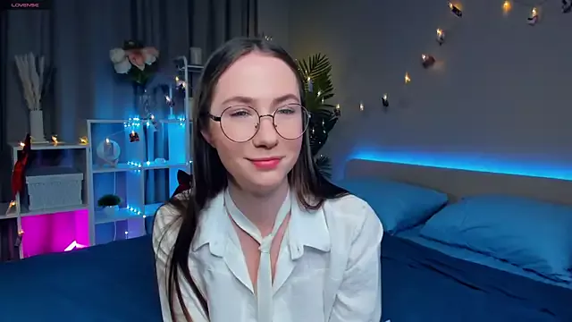 Kira_mindnes on StripChat