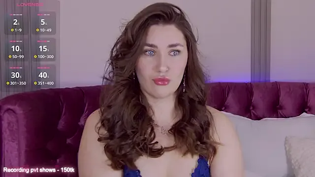 KiraBarlows on StripChat