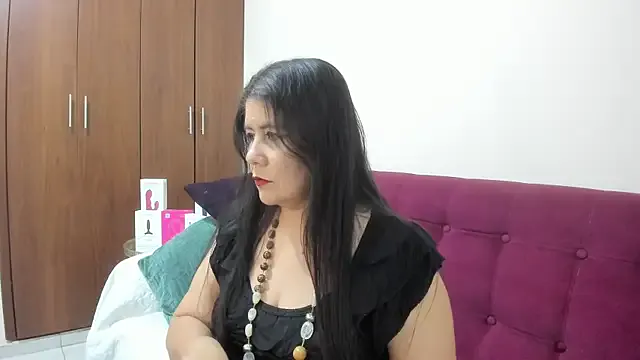 kiraGeiner on StripChat