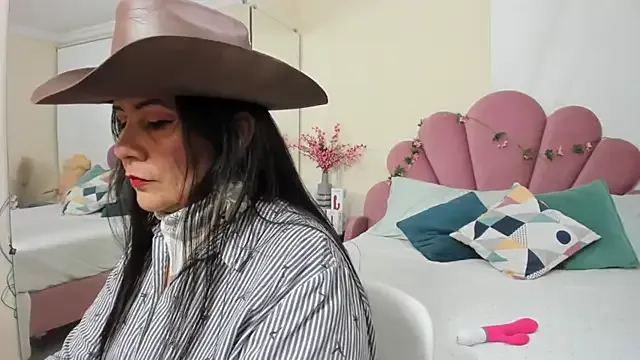 kiraGeiner on StripChat