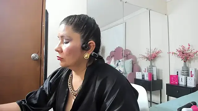 kiraGeiner on StripChat