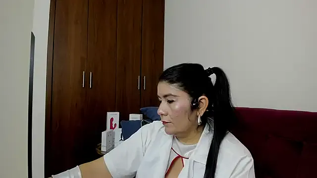 kiraGeiner on StripChat