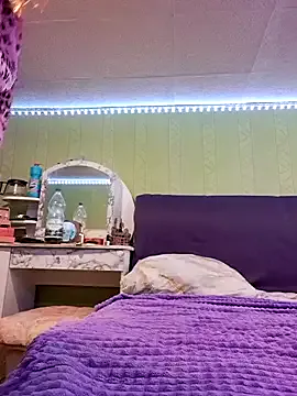 KiraXTender on StripChat