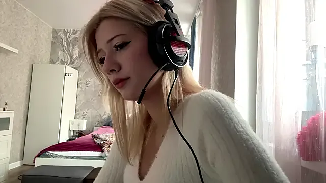 LadyFoxLove — show bra