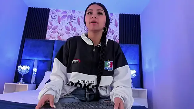 Larabrooks on StripChat