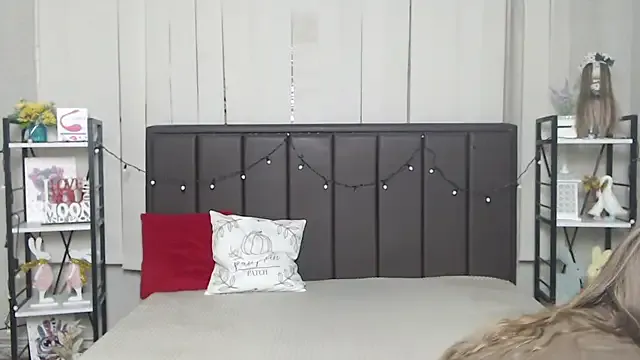 LauraHlot on StripChat